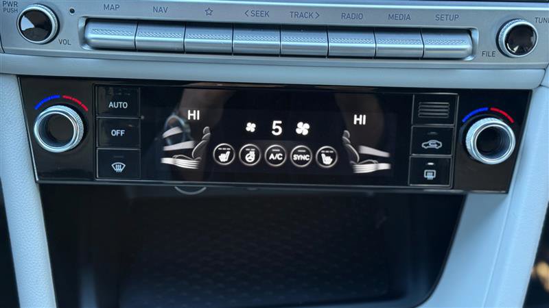 Used 2025 Genesis G70 2.5T image 23