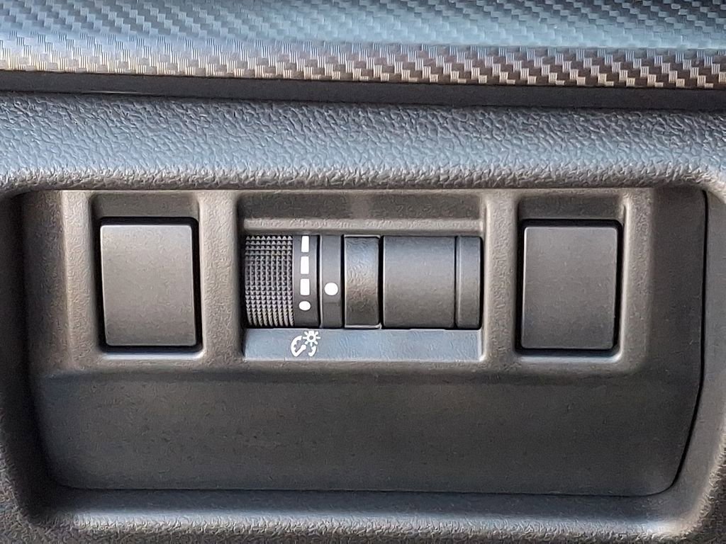 Used 2025 Subaru Crosstrek 2.0i Premium image 25