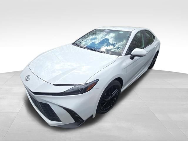 Used 2025 Toyota Camry SE image 2