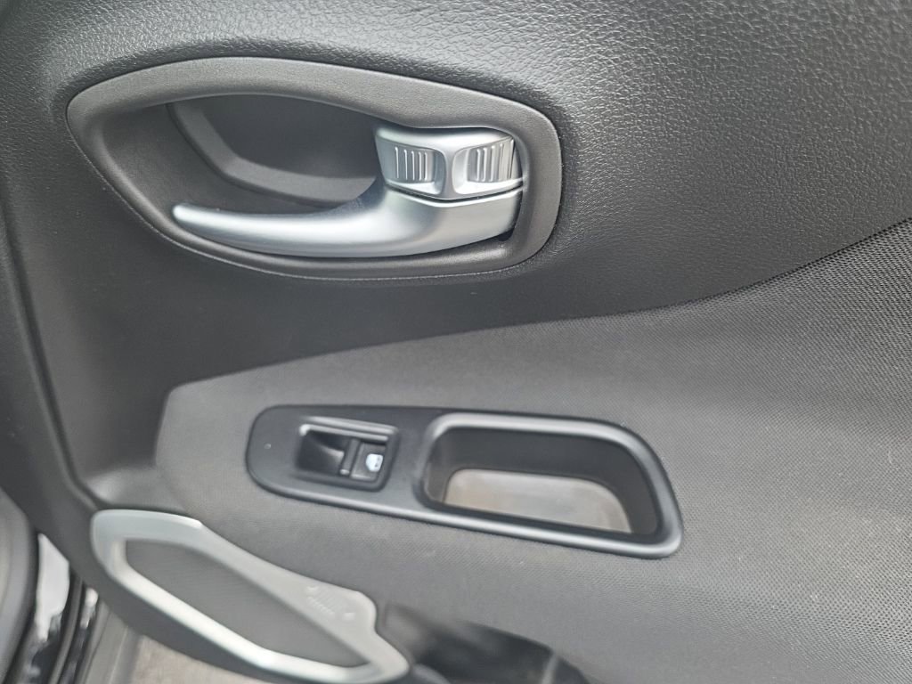 Used 2018 Jeep Renegade Sport w/ Power & Air Group image 37