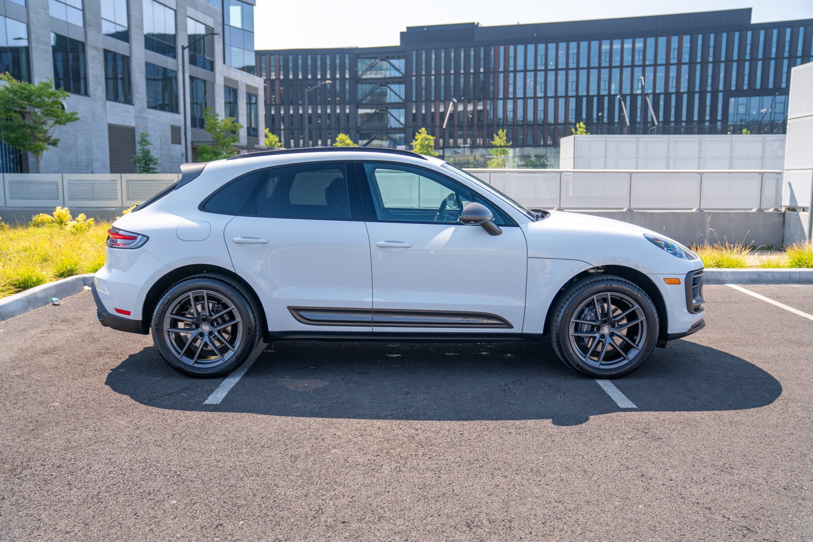 Certified 2026 Porsche Macan Turbo AWD/4WD image 8