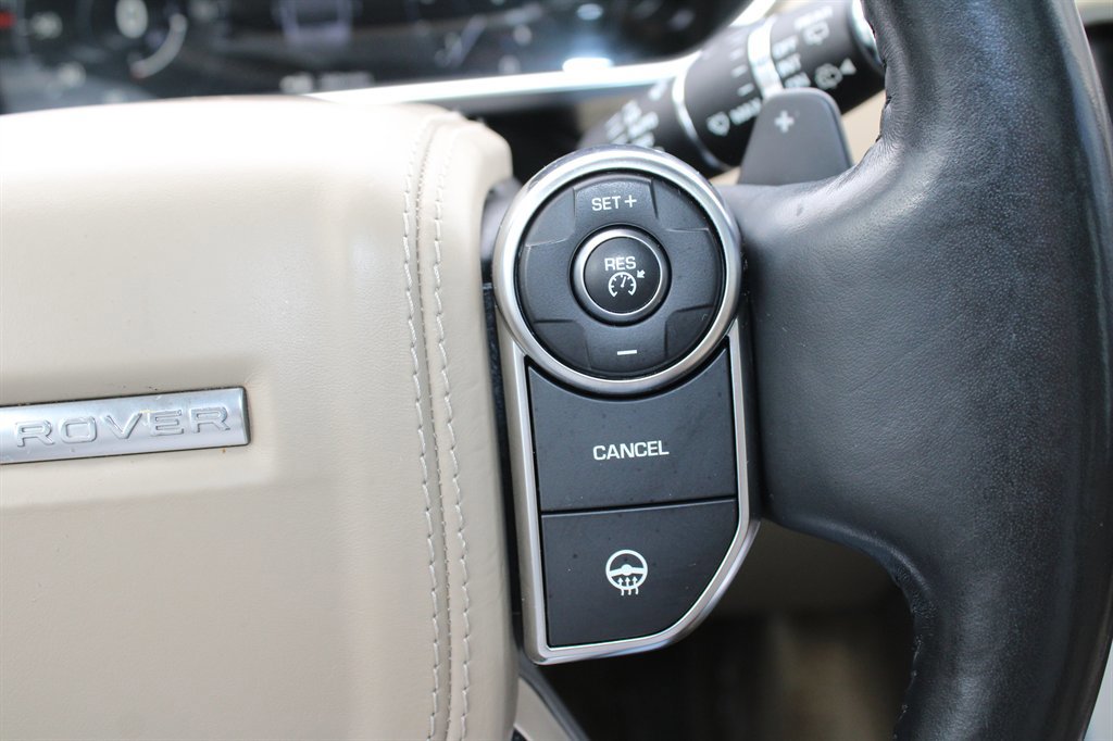 Used 2017 Land Rover Range Rover HSE image 23