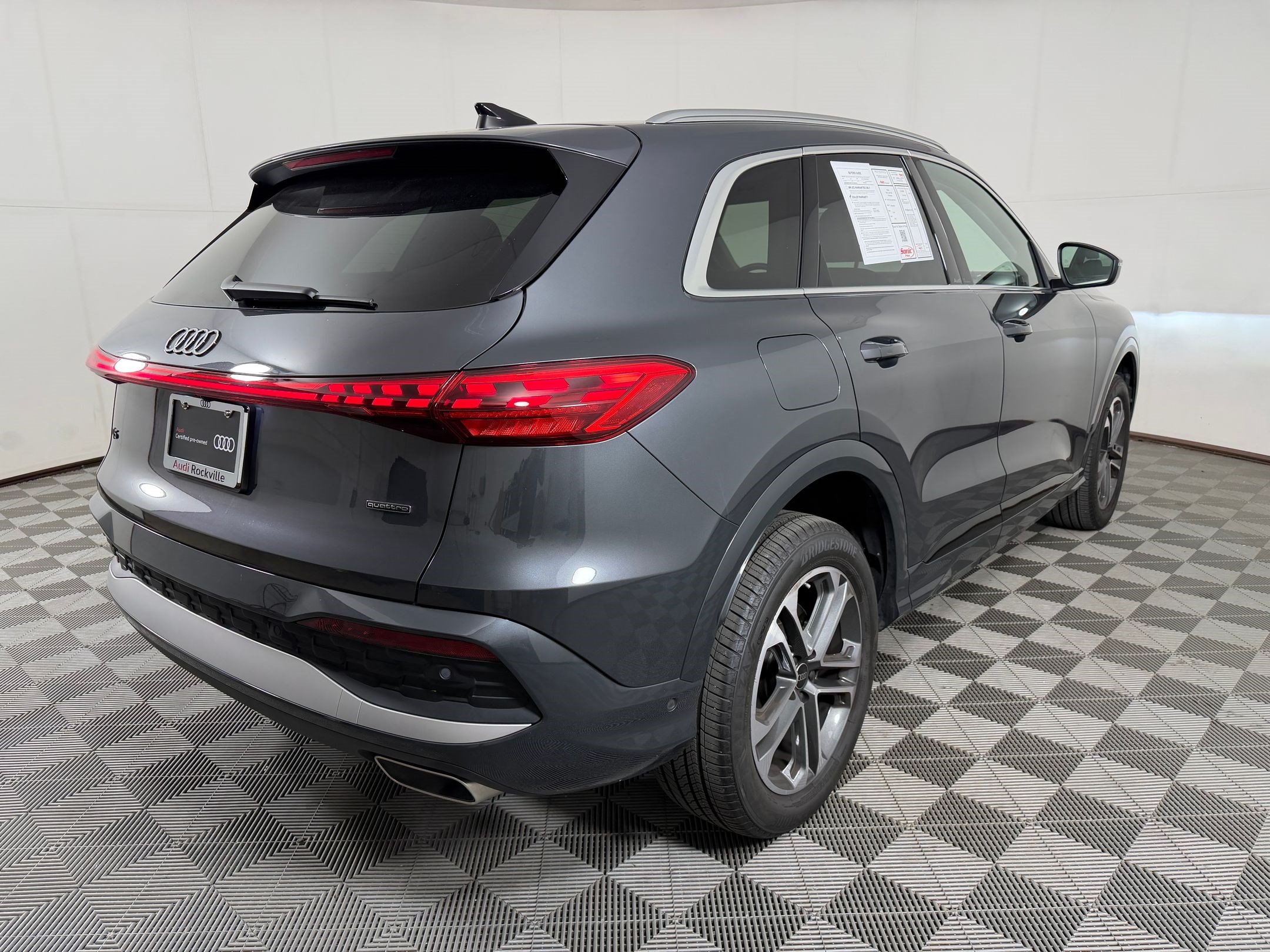 Certified 2025 Audi Q5 Premium w/ 19" Wheel Package AWD/4WD image 9
