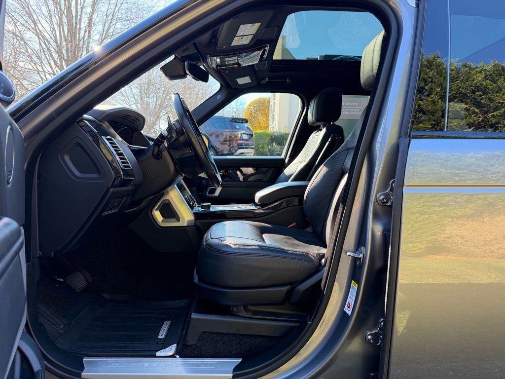 Used 2020 Land Rover Range Rover HSE image 12