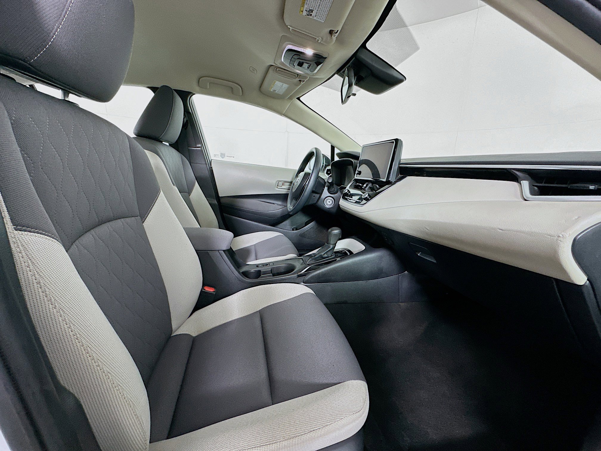 Used 2024 Toyota Corolla LE image 29