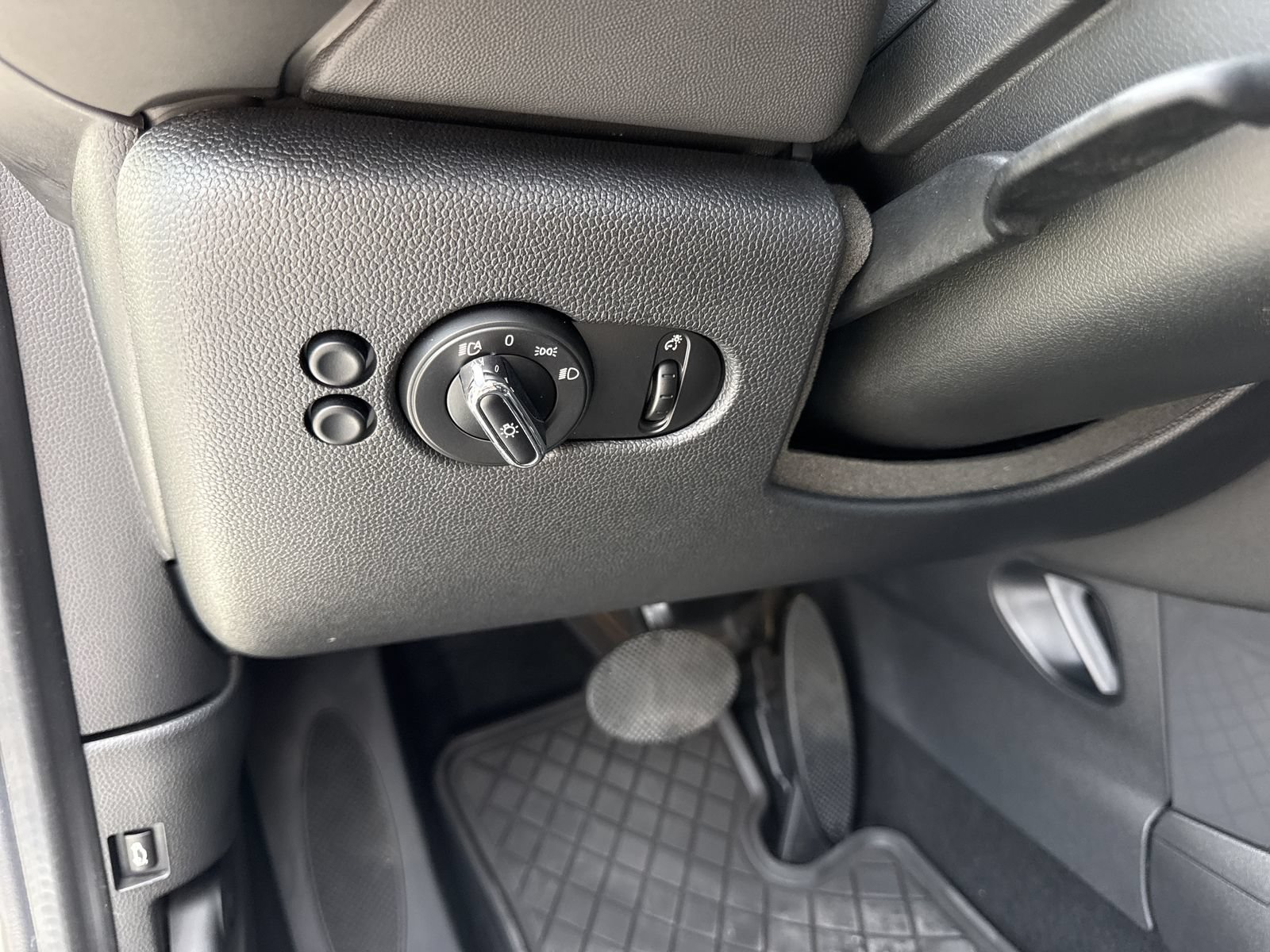 Used 2021 MINI Cooper 2-Door Hardtop FWD image 15