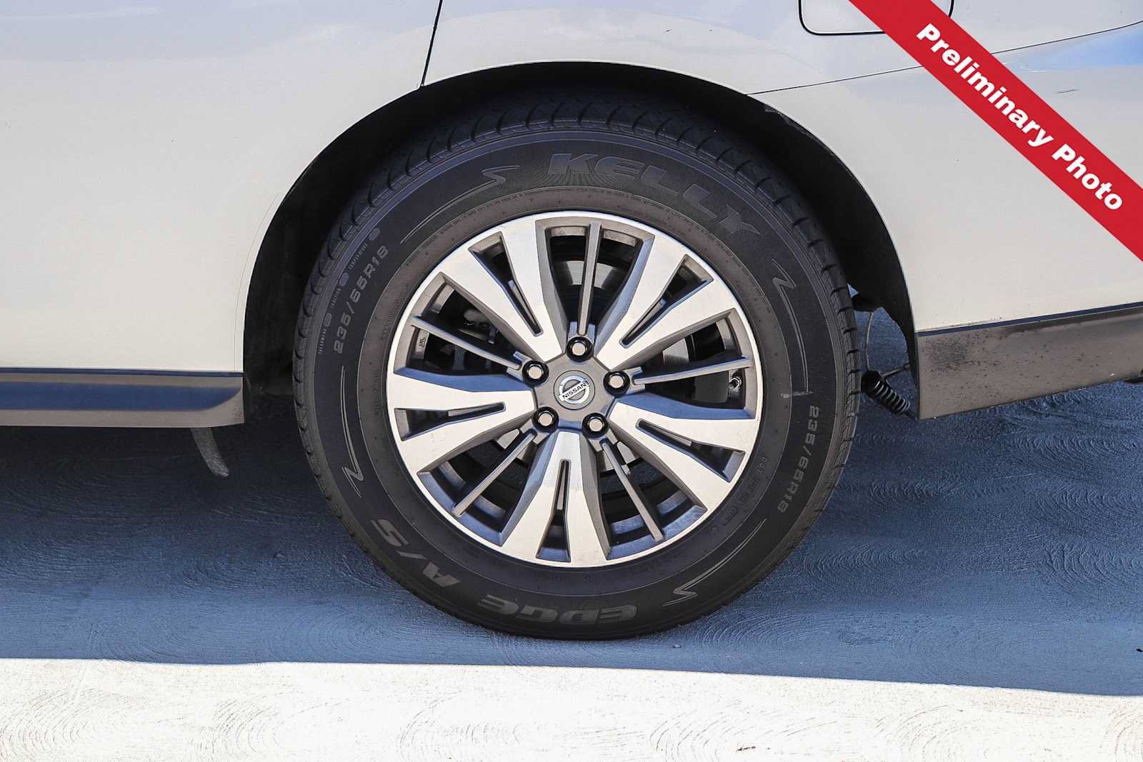 Used 2017 Nissan Pathfinder SV FWD image 11