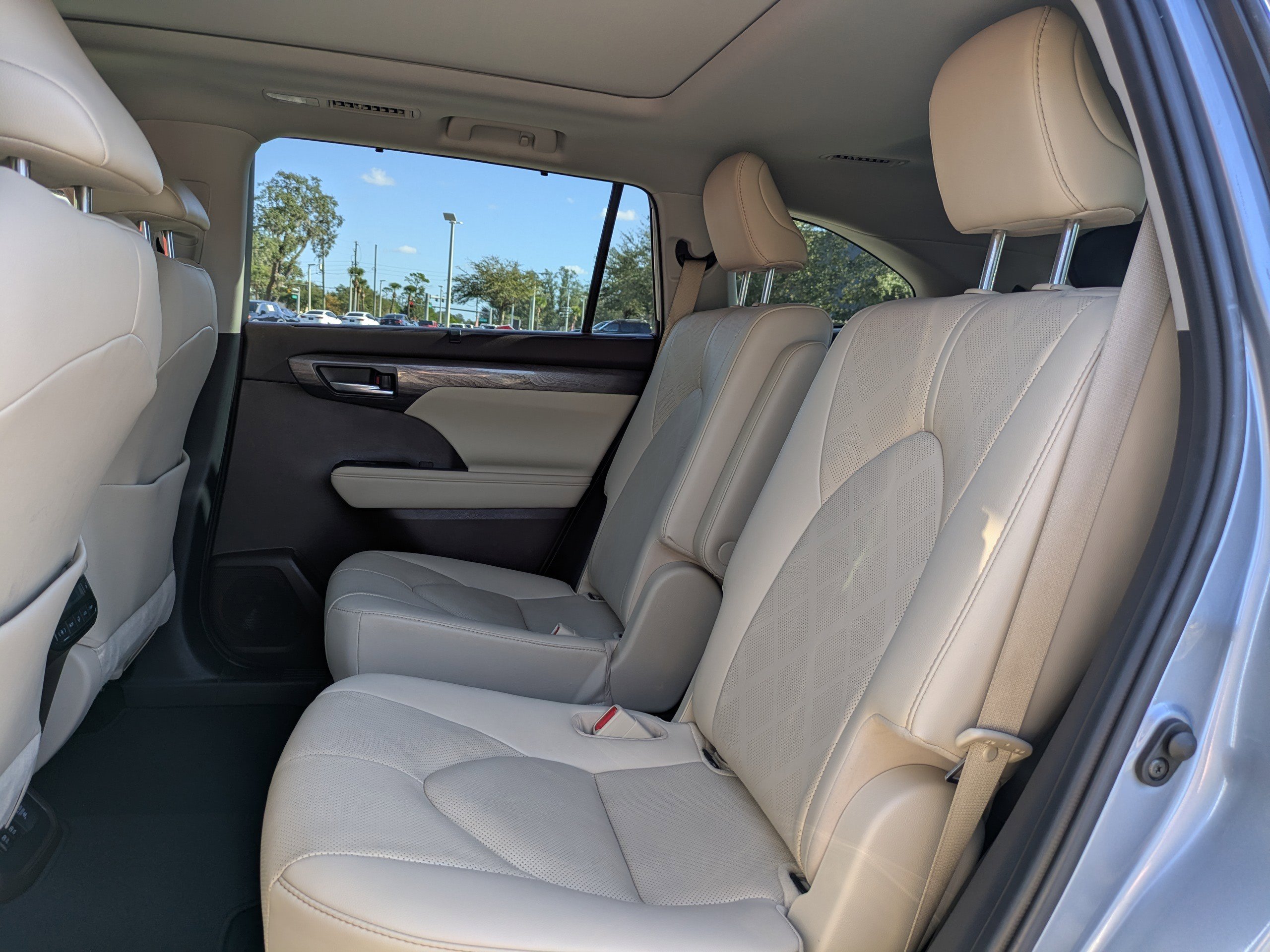 Used 2021 Toyota Highlander Platinum image 15