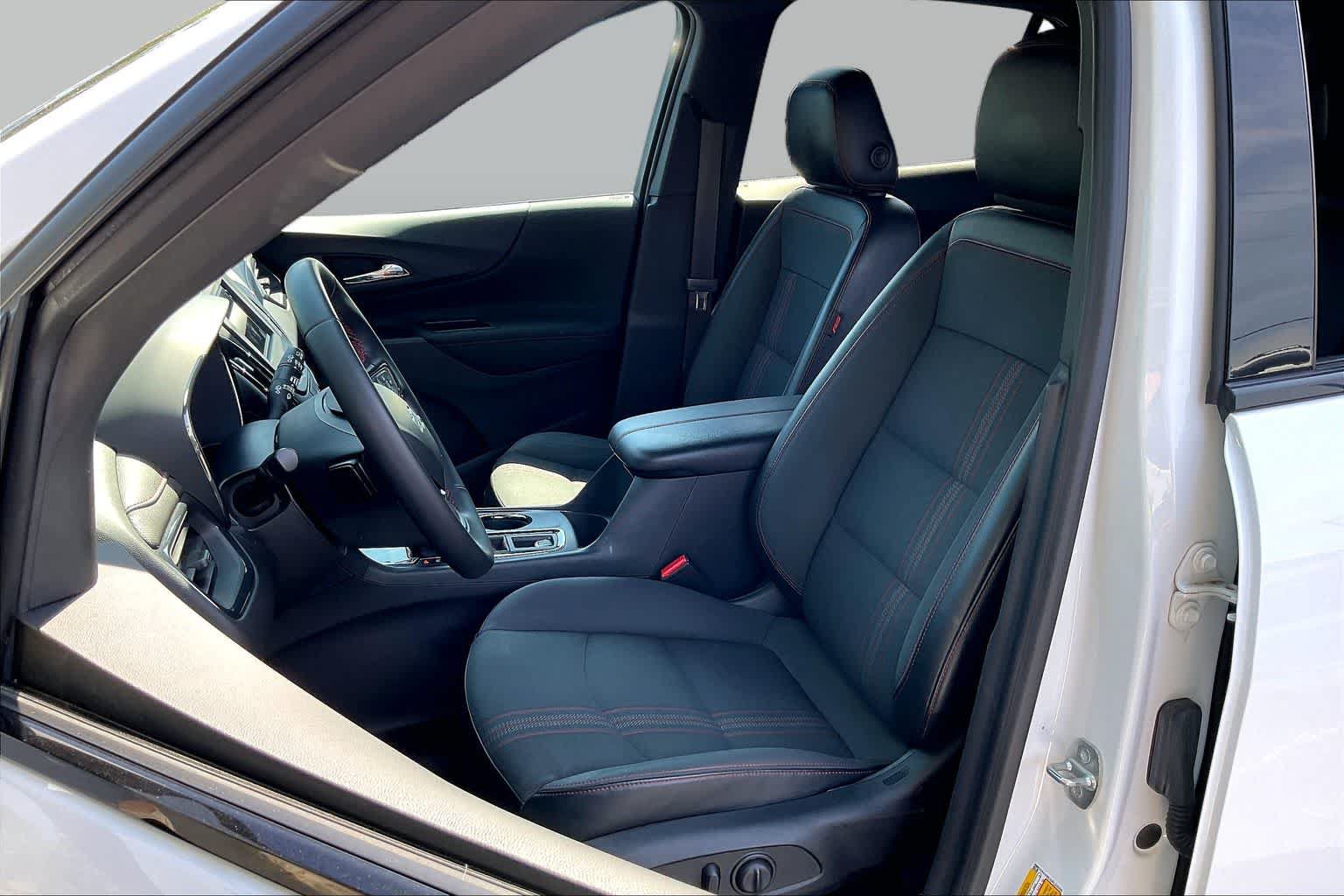 Used 2023 Chevrolet Equinox RS FWD image 24