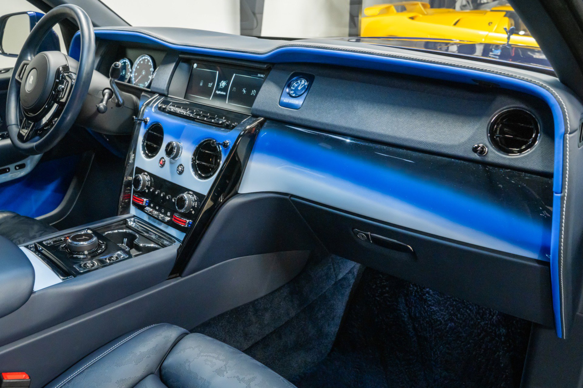 Used 2024 Rolls-Royce Cullinan Black Badge image 12