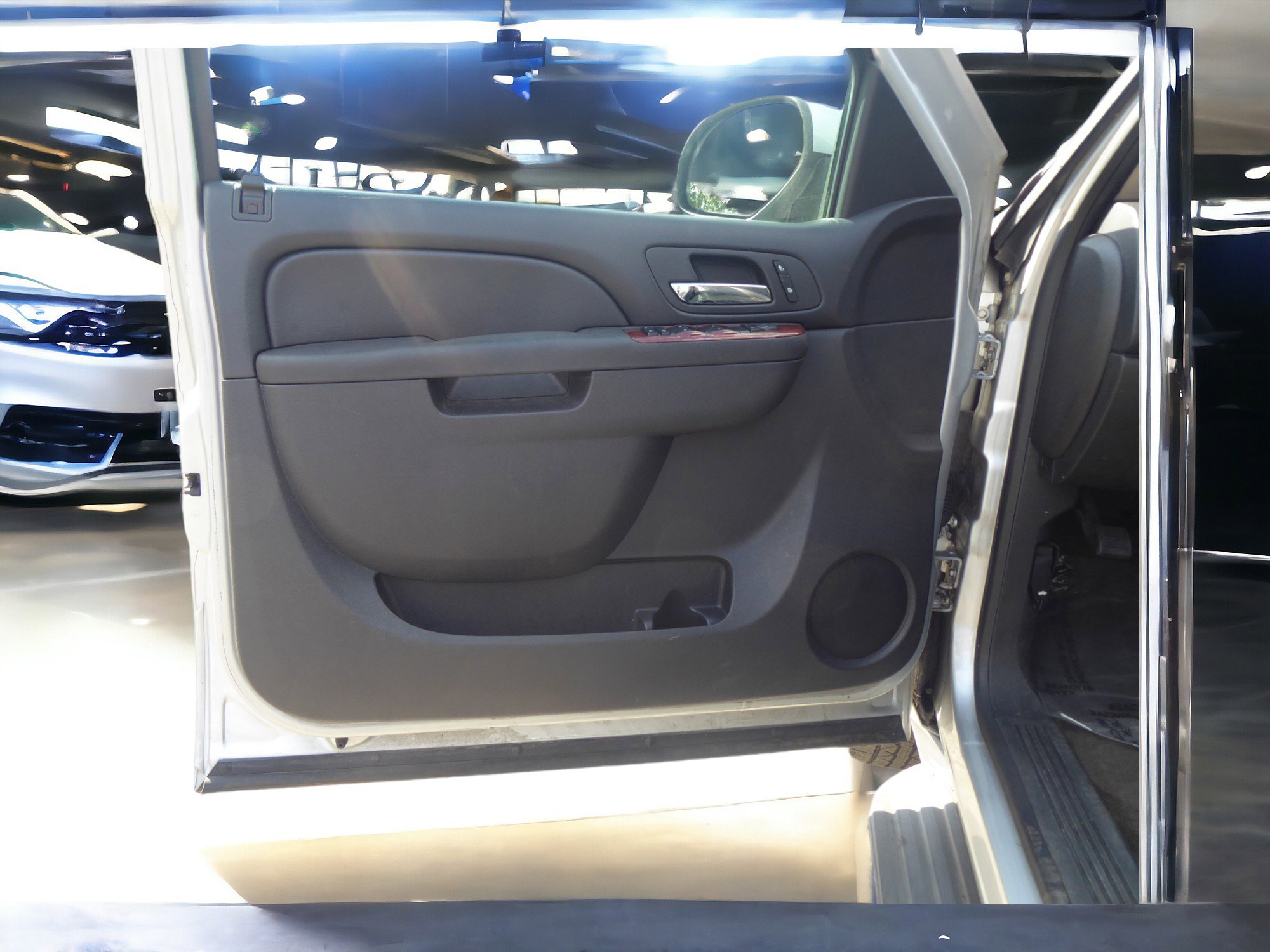 Used 2013 GMC Yukon XL SLT image 25