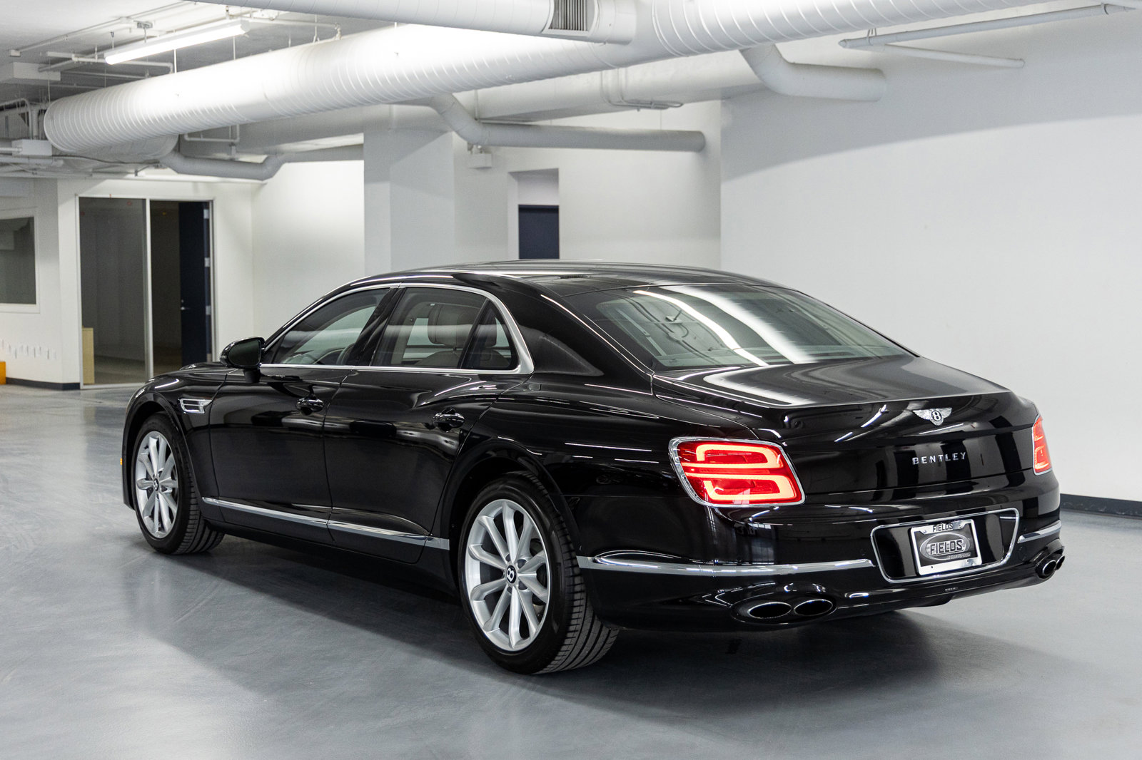 Used 2023 Bentley Flying Spur V8 image 3