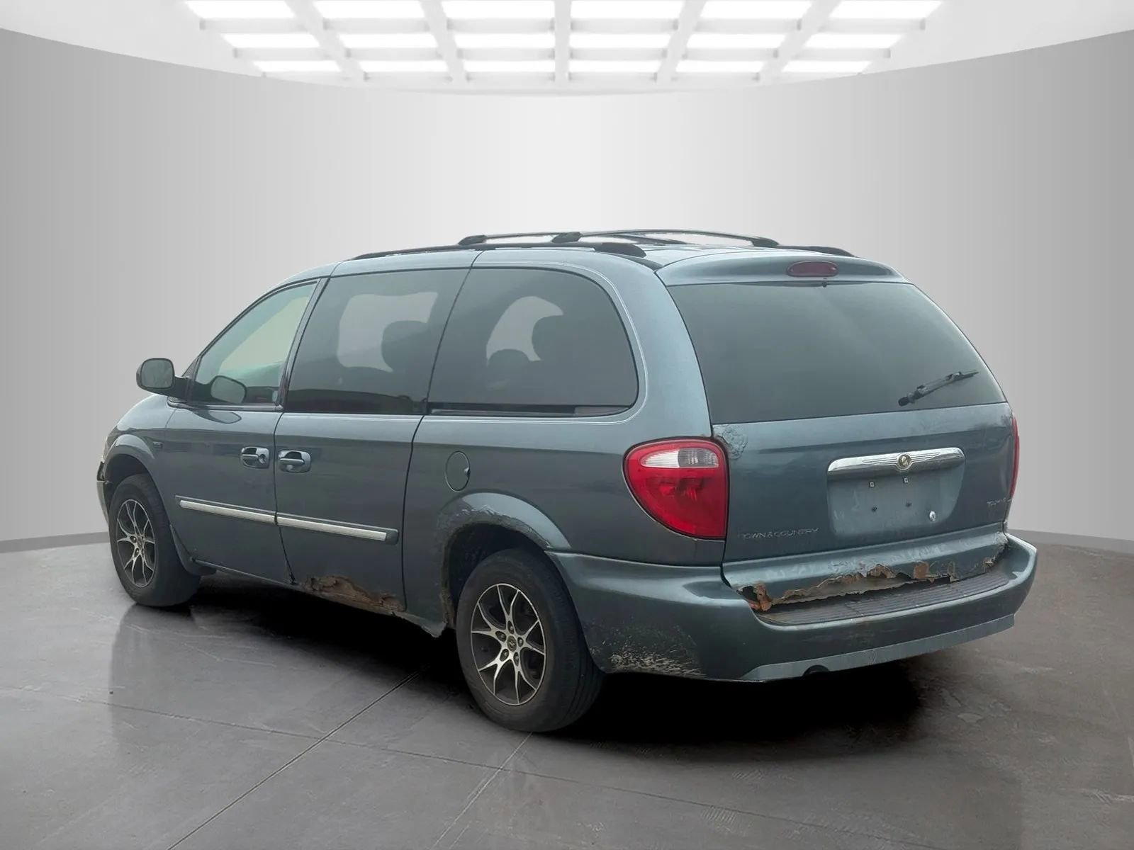 Used 2007 Chrysler Town & Country Touring image 7