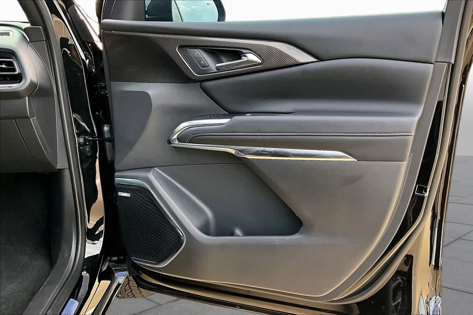Used 2025 Chevrolet Traverse High Country w/ LPO, Floor Liner Package FWD image 23