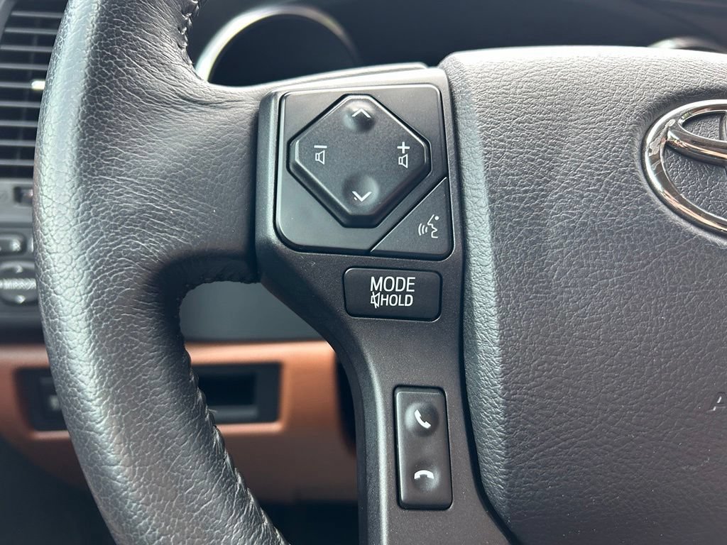 Used 2022 Toyota Sequoia Platinum AWD/4WD image 25