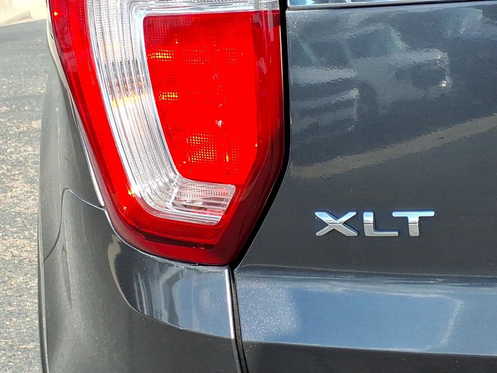 Used 2018 Ford Explorer XLT w/ Equipment Group 202A image 10