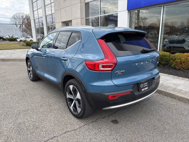 Used 2025 Volvo XC40 B5 Plus AWD/4WD image 3