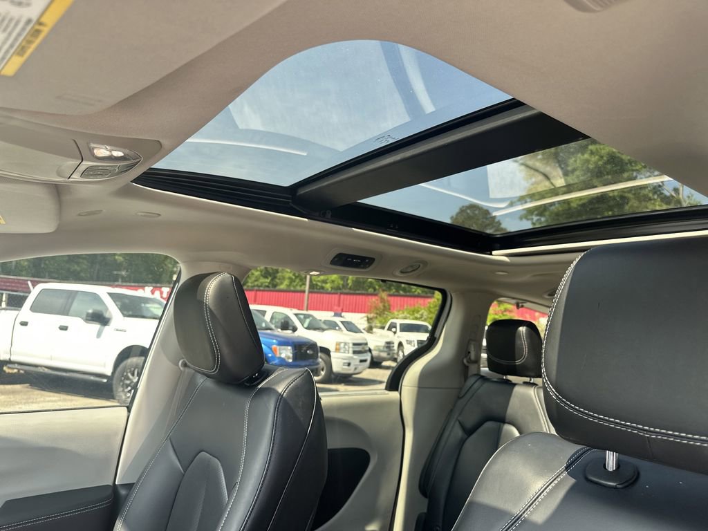 Used 2023 Chrysler Pacifica Touring-L FWD image 31