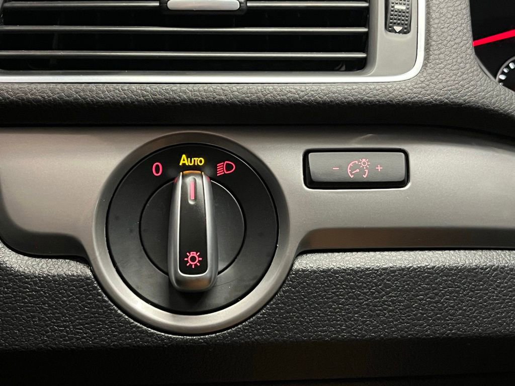 Used 2014 Volkswagen Passat 2.5 S image 11