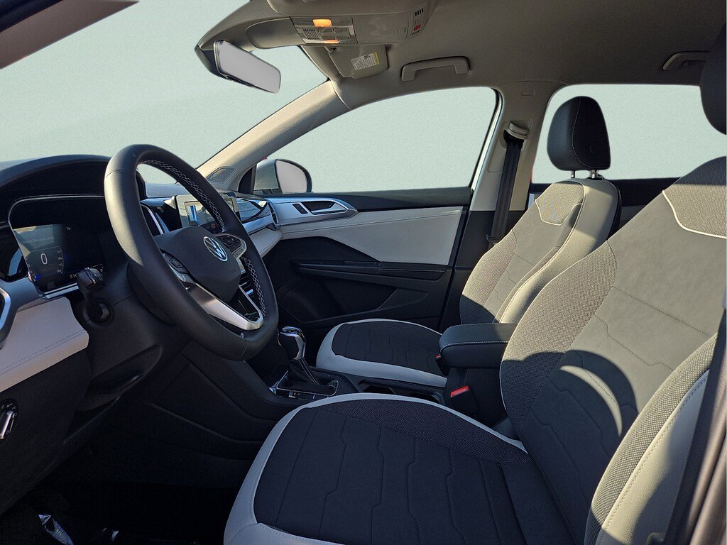 New 2026 Volkswagen Taos SE FWD image 15