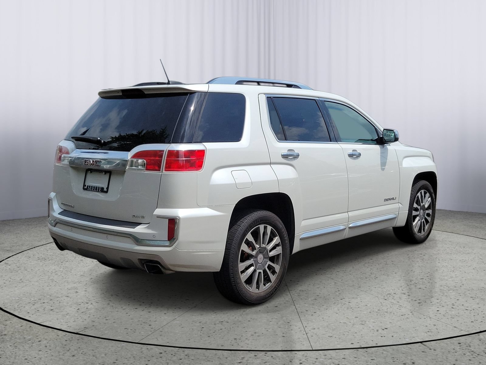 Used 2017 GMC Terrain Denali AWD/4WD image 3