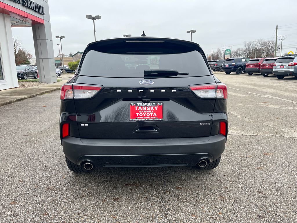 Used 2021 Ford Escape SE w/ SE Sport Appearance Package image 4