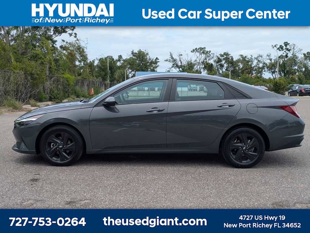 Used 2023 Hyundai Elantra SEL FWD image 2