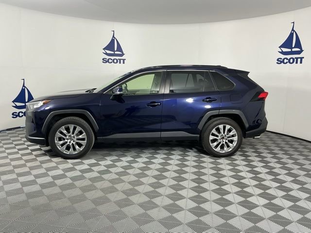 Used 2019 Toyota RAV4 XLE Premium w/ Cold Weather Package AWD/4WD image 4