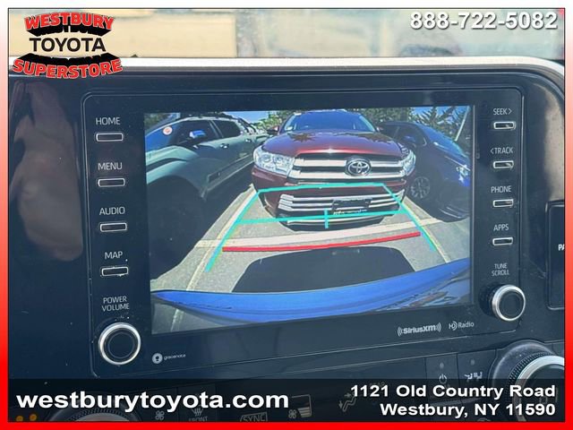Used 2022 Toyota Highlander XLE AWD/4WD image 30