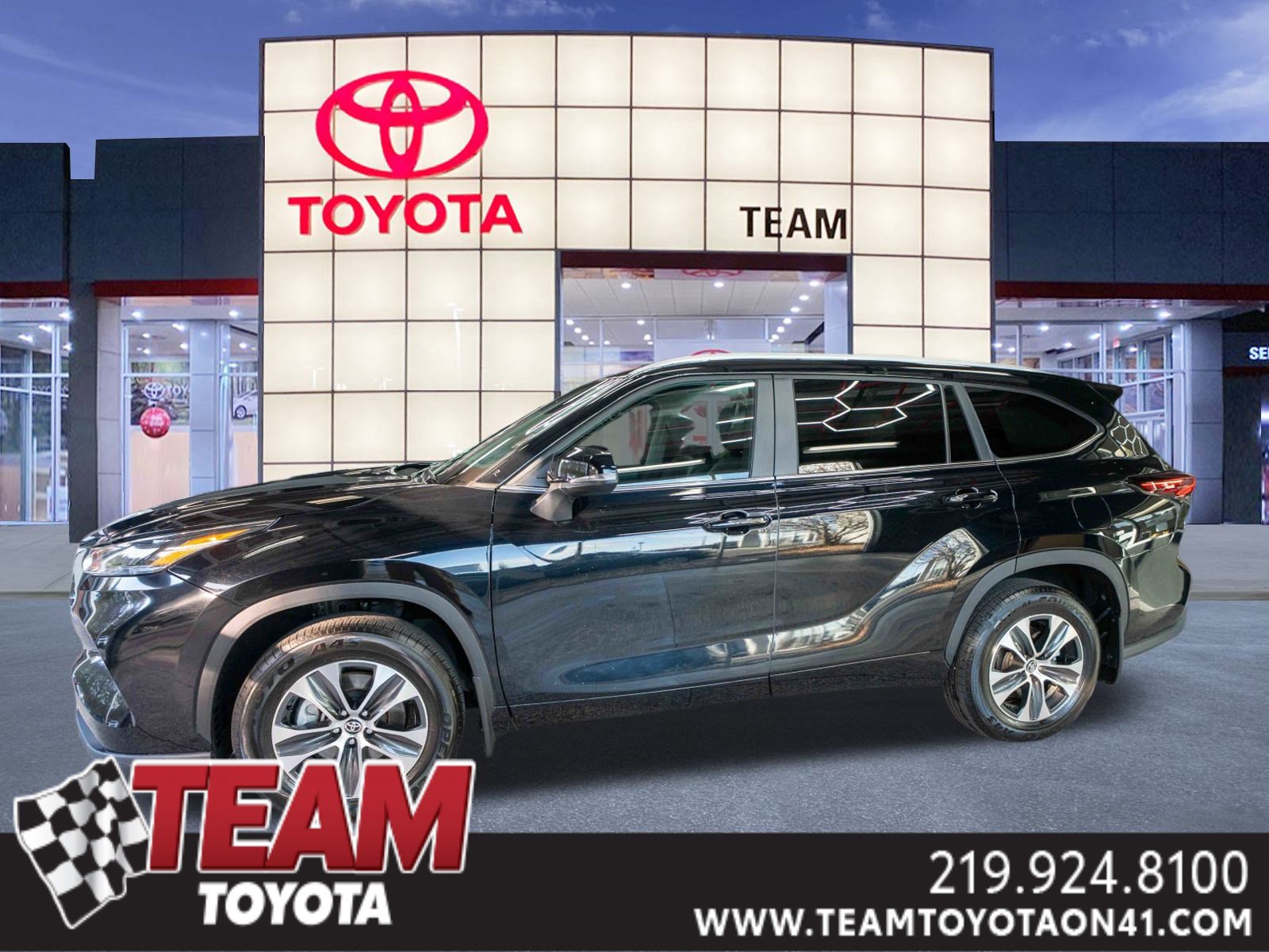 Used 2025 Toyota Highlander XLE image 1