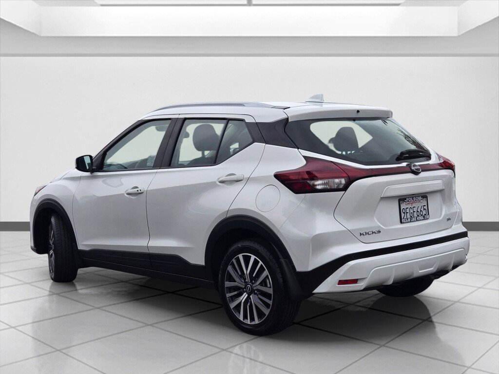 Used 2023 Nissan Kicks SV image 7