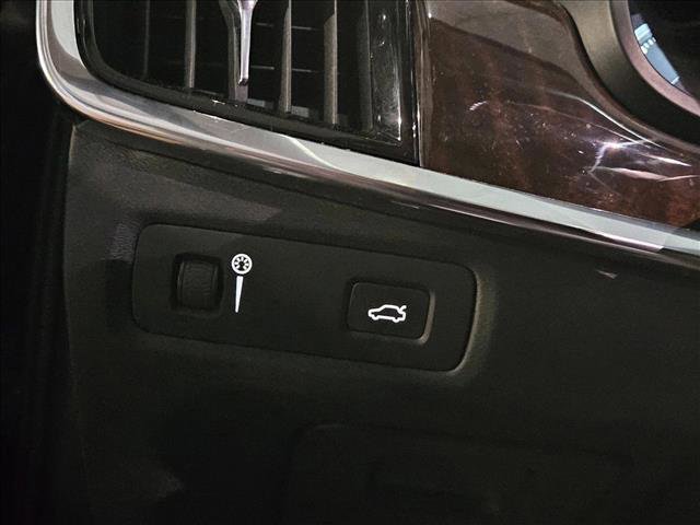 Used 2017 Volvo S90 T5 Momentum w/ Vision Package image 8