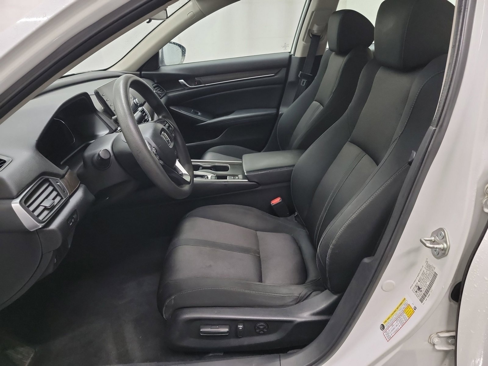 Used 2018 Honda Accord EX image 12