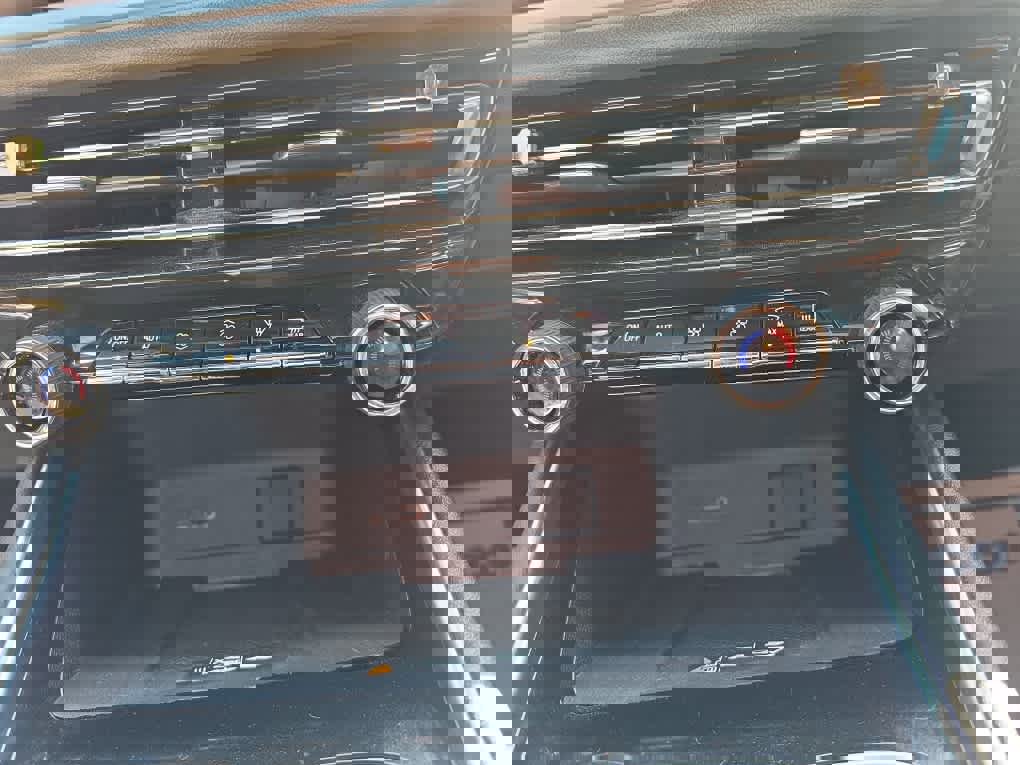 Used 2025 Chevrolet Traverse LT w/ Driver Confidence Package image 19