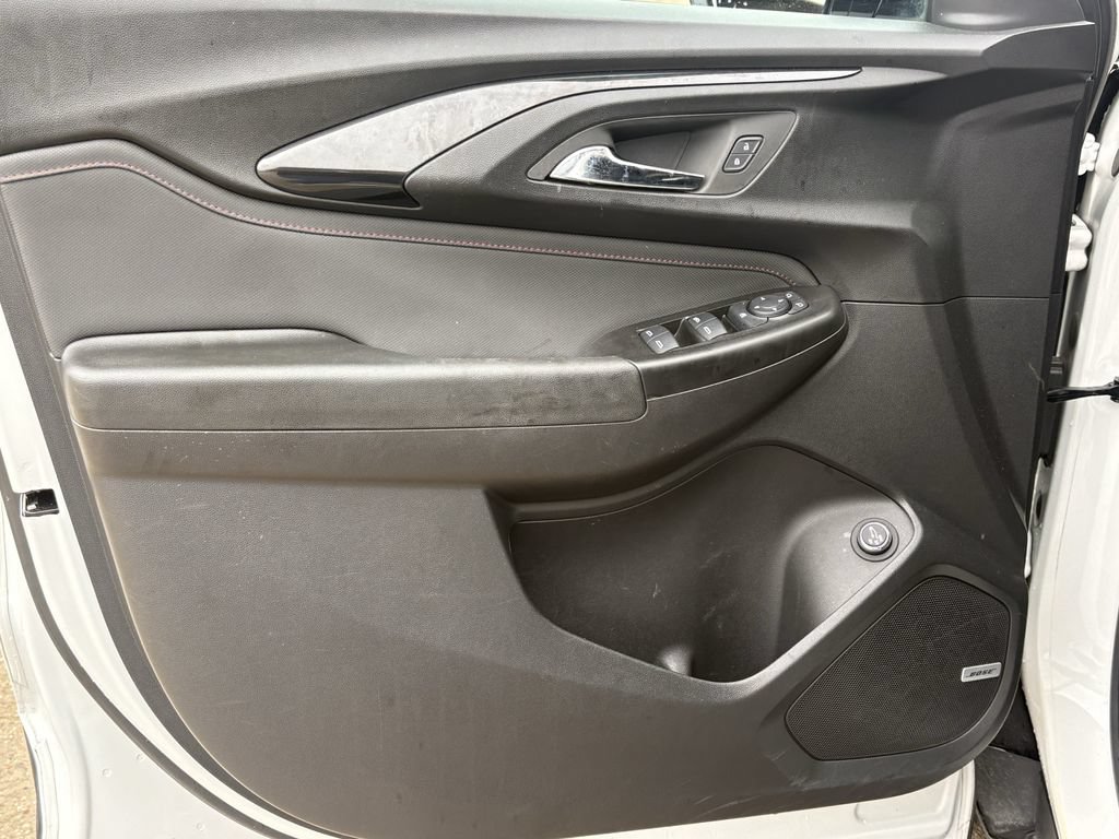 Used 2023 Chevrolet TrailBlazer RS w/ Sun and Liftgate Package FWD image 10