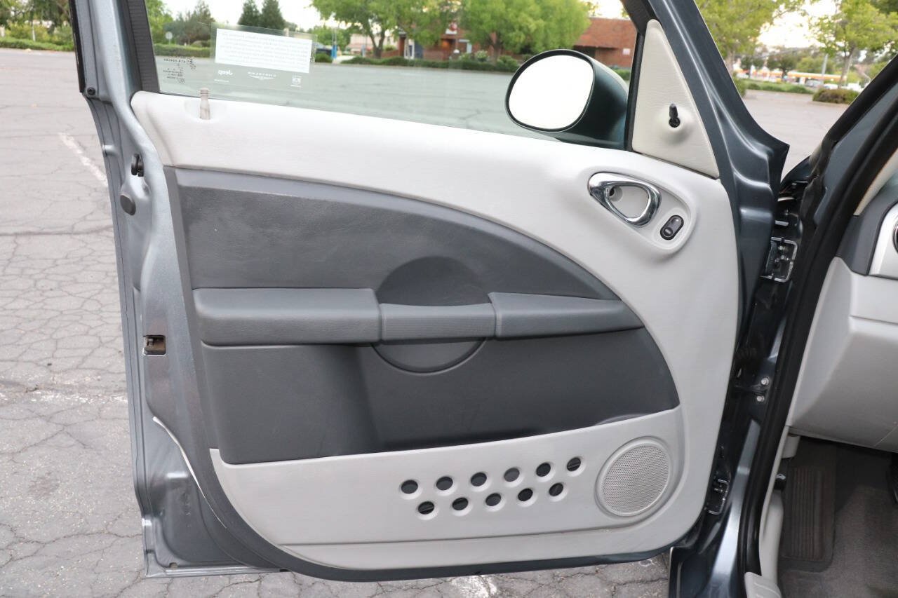 Used 2009 Chrysler PT Cruiser FWD image 10