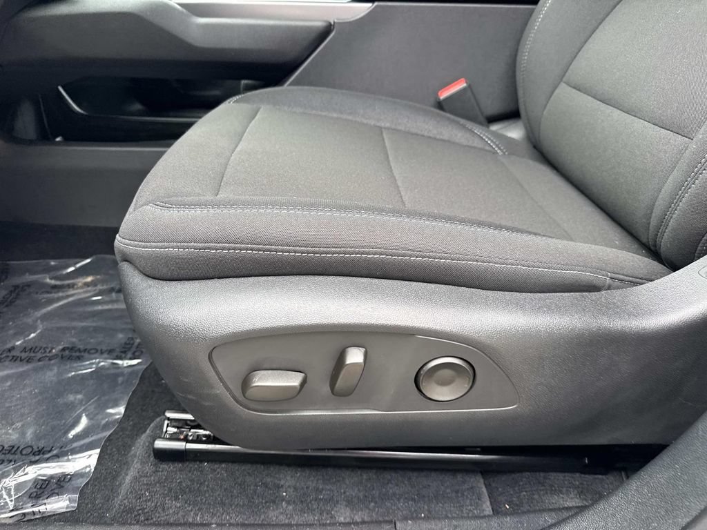 Used 2026 Chevrolet Equinox EV LT w/ Comfort Package FWD image 18