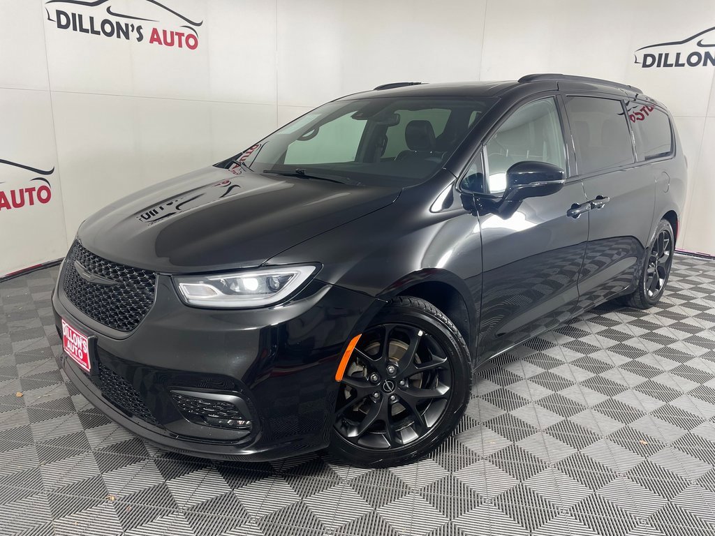 Used 2024 Chrysler Pacifica Limited w/ S Appearance Package image 1