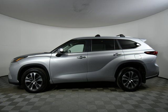 Used 2023 Toyota Highlander XLE image 16