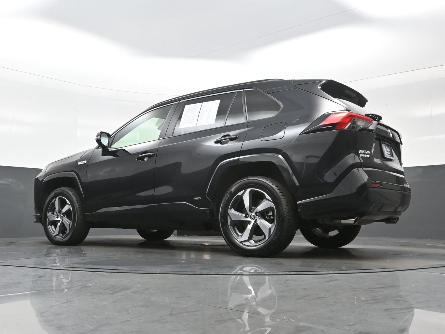 Used 2021 Toyota RAV4 SE w/ Weather & Moonroof Package AWD/4WD image 29