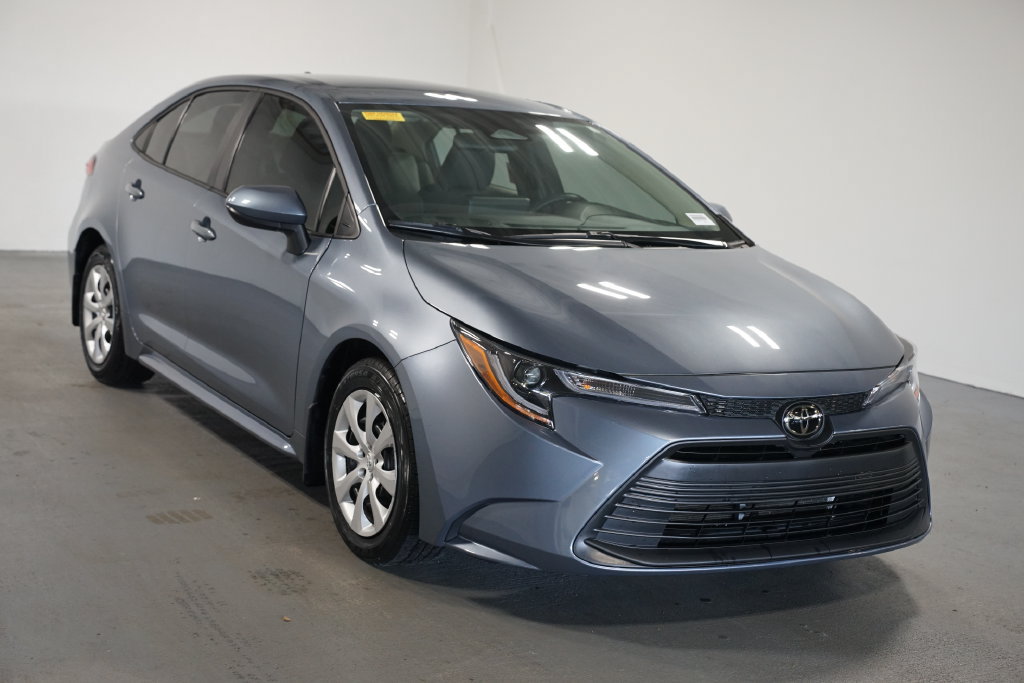 Certified 2025 Toyota Corolla LE FWD image 3