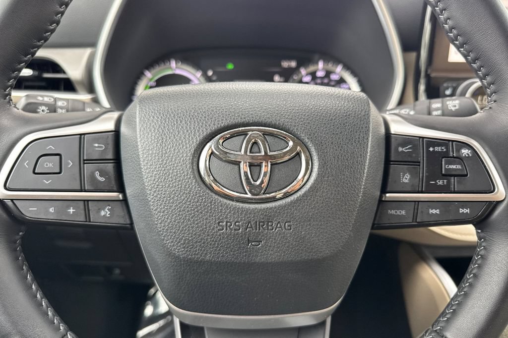 Certified 2025 Toyota Highlander XLE AWD/4WD image 23