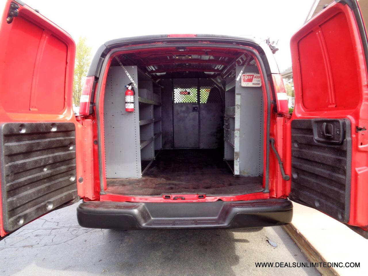 Used 2017 Chevrolet Express 2500 RWD image 21