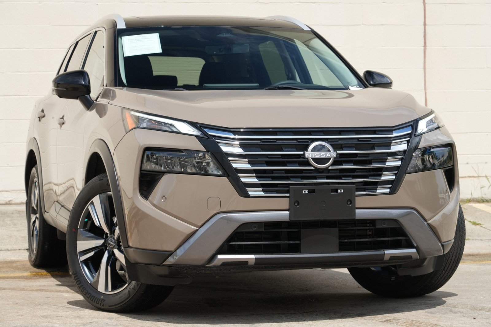 Used 2024 Nissan Rogue SL w/ SL Premium Package FWD image 2