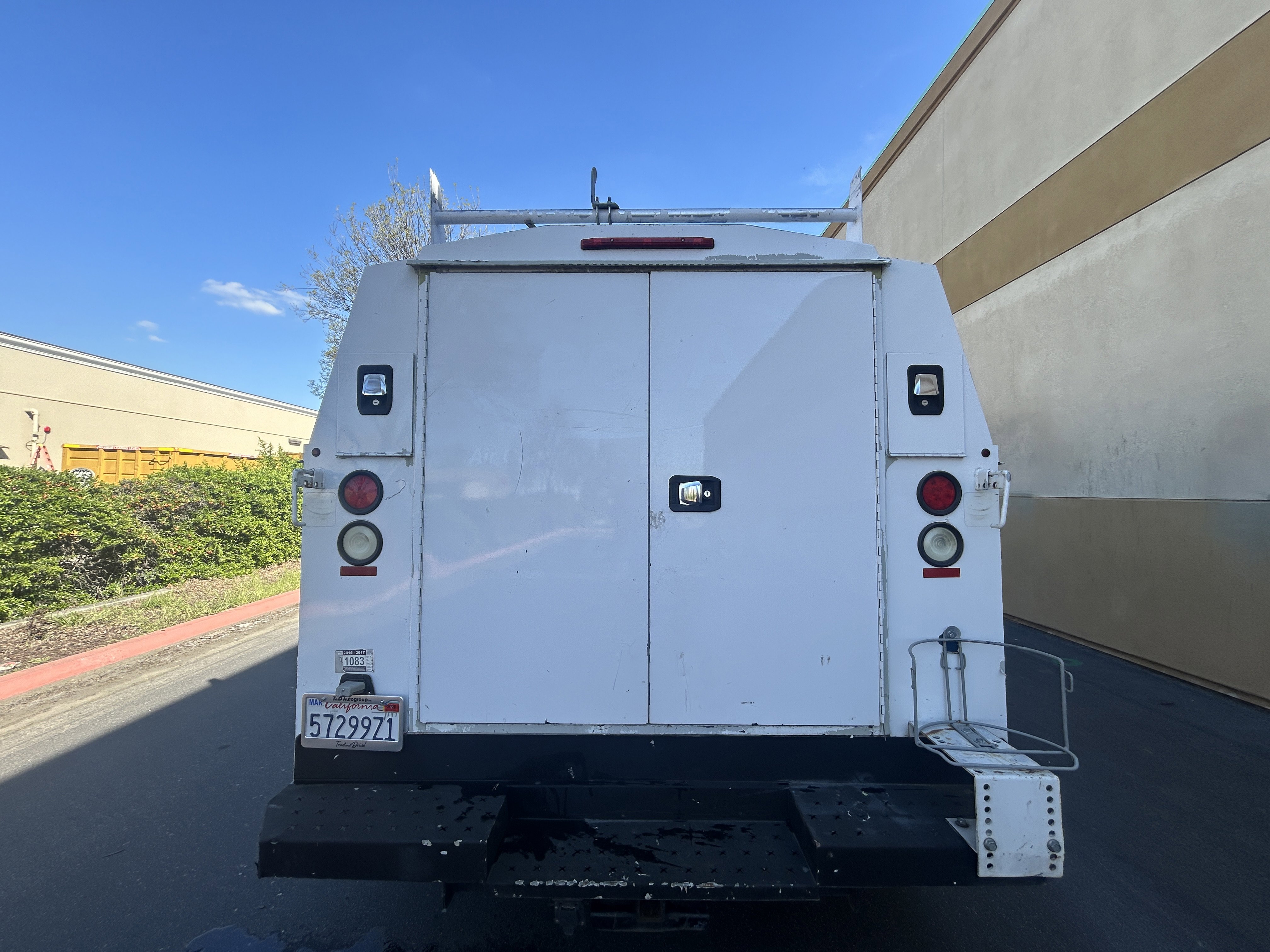 Used 2016 Ford E-350 and Econoline 350 Super Duty RWD image 3