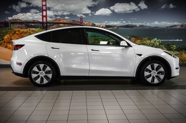 Used 2023 Tesla Model Y Long Range AWD/4WD image 5