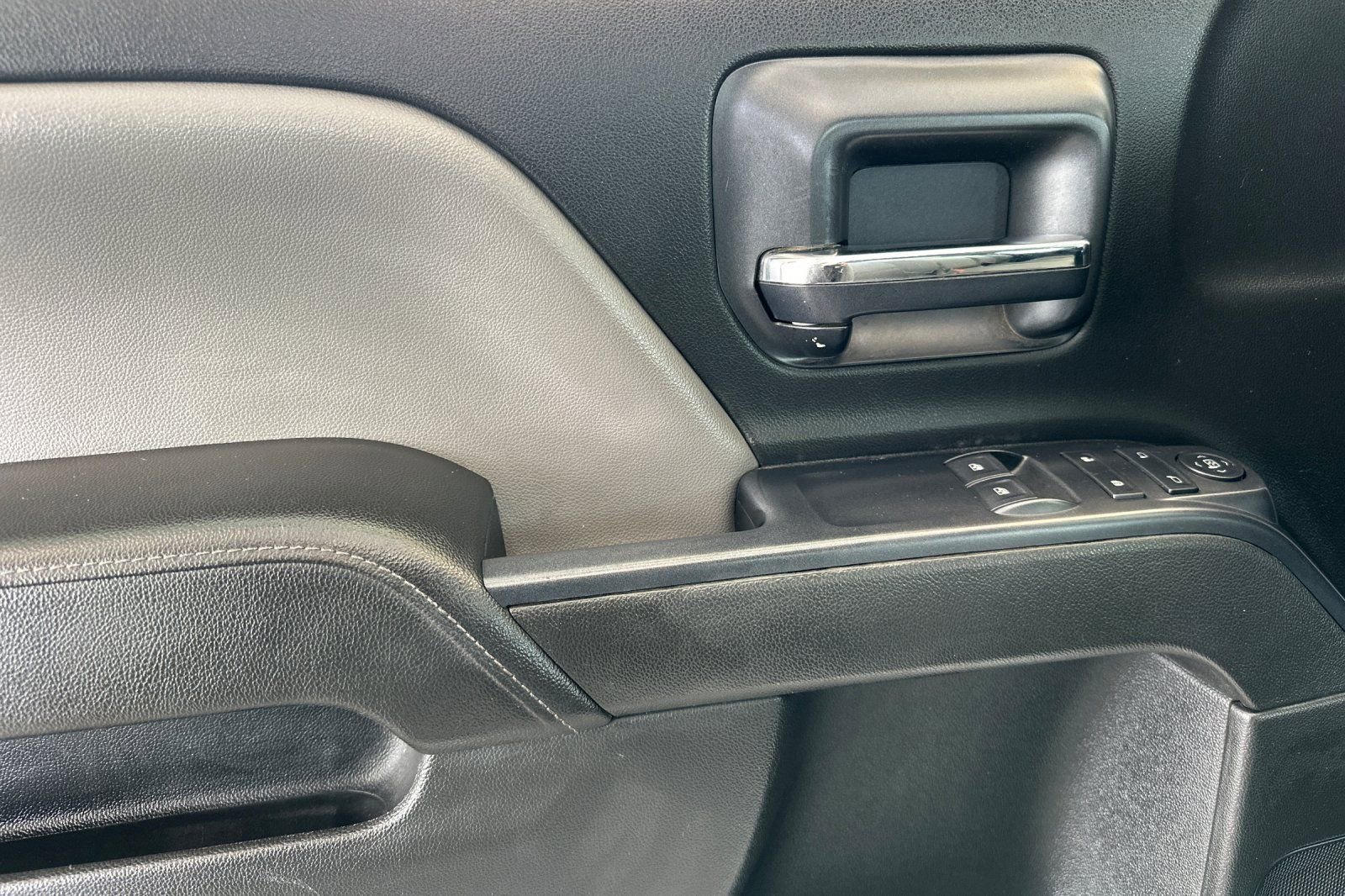 Used 2015 GMC Sierra 1500 2WD Regular Cab image 11