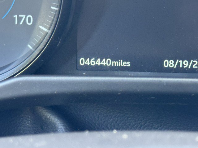 Used 2020 Jaguar XF Premium image 10