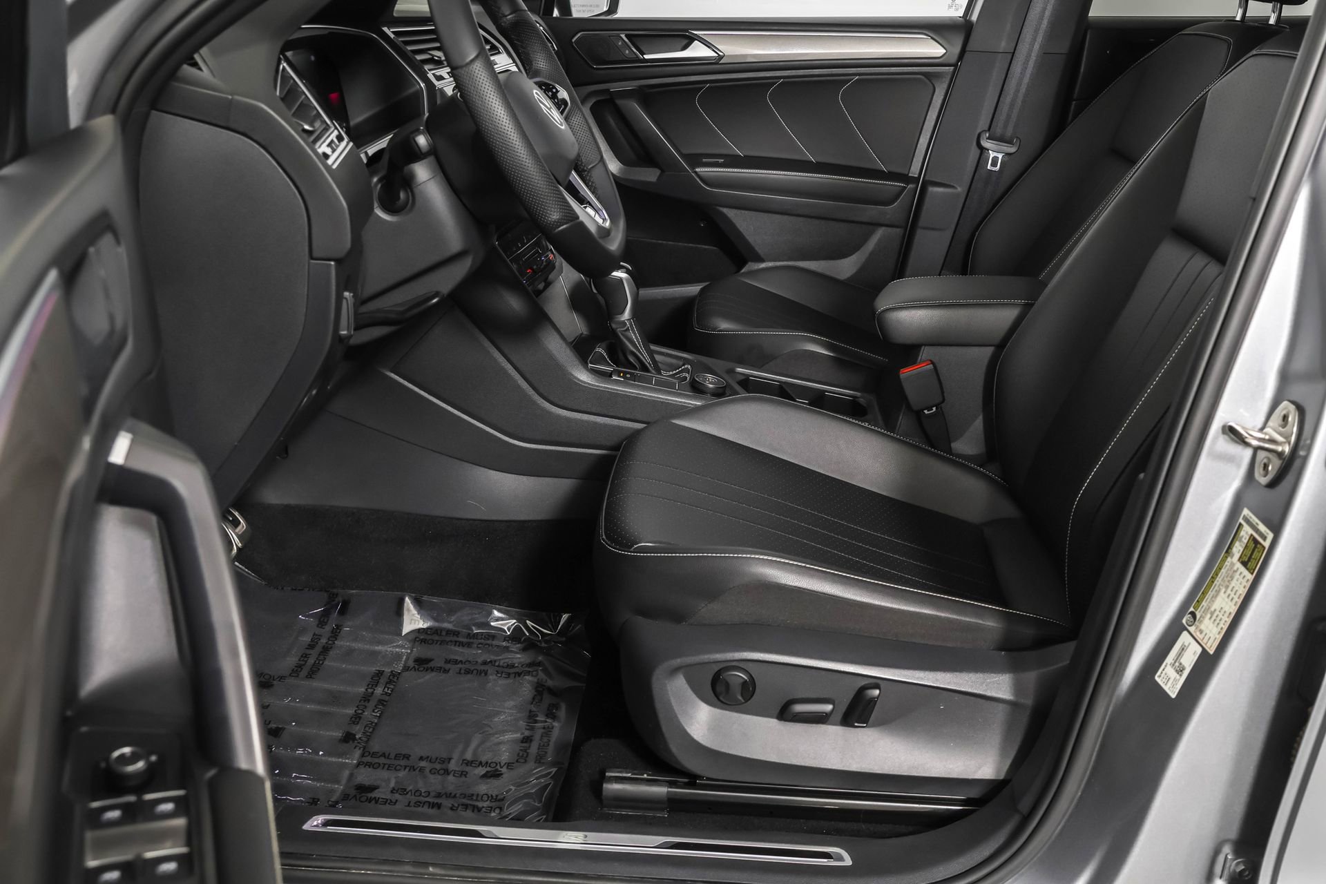 Used 2022 Volkswagen Tiguan SE R-Line image 21