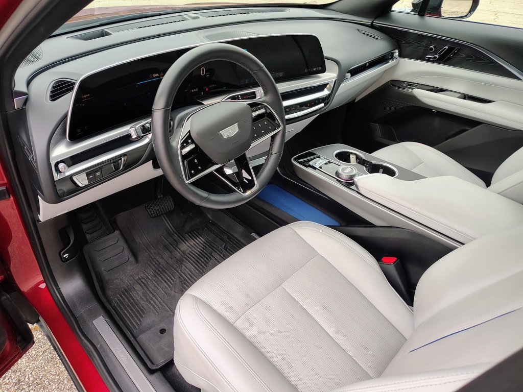Used 2024 Cadillac Lyriq Luxury w/ LPO, Floor Liner Package AWD/4WD image 21
